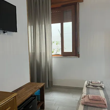 House * Avola