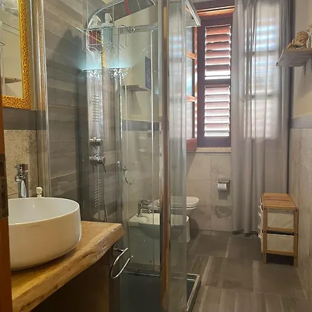 House * Avola