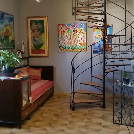 House Vendégház 4*