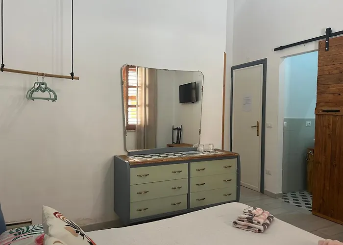 House 4* 阿沃拉