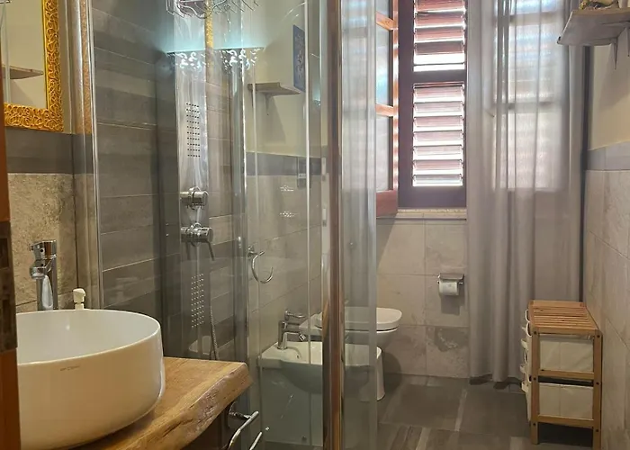 House 4* 阿沃拉